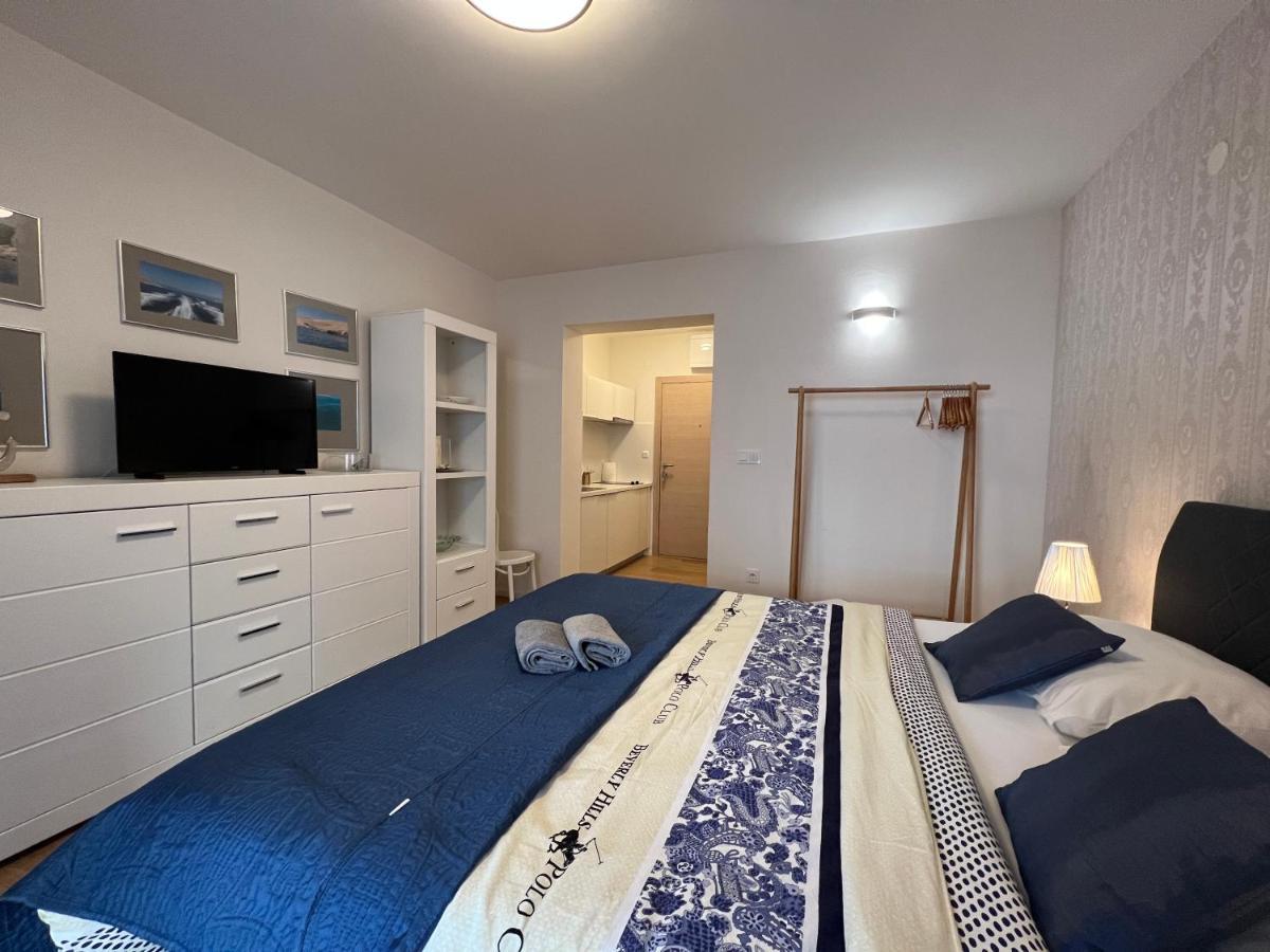 Studio Apartment Marina Mel Novi Vinodolski Bagian luar foto