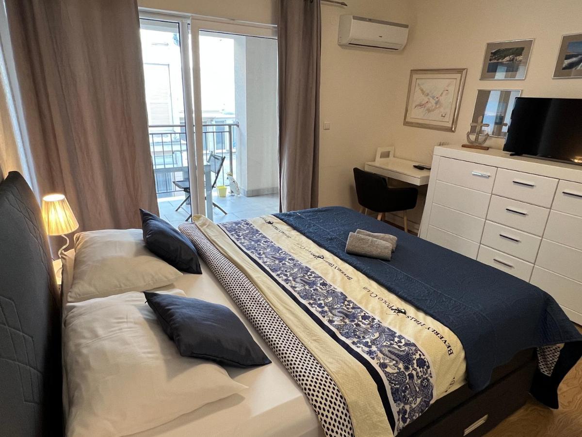 Studio Apartment Marina Mel Novi Vinodolski Bagian luar foto