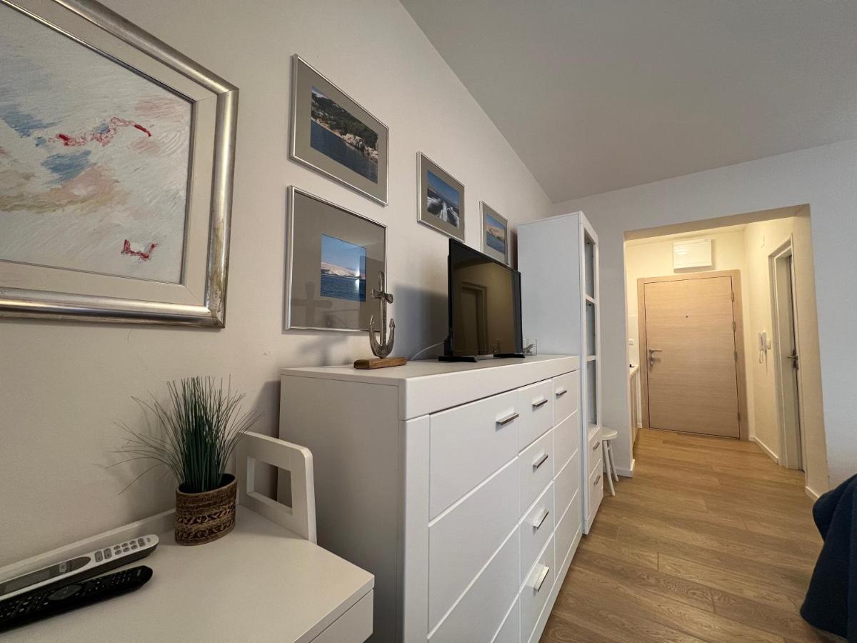 Studio Apartment Marina Mel Novi Vinodolski Bagian luar foto